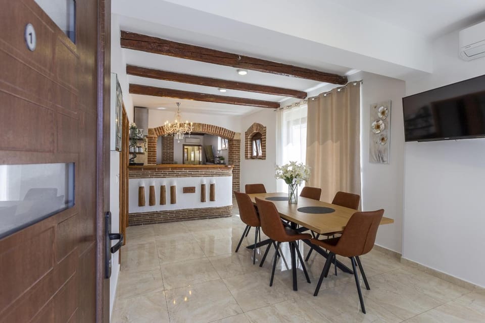 Kitchen or kitchenette, Living room, Dining area