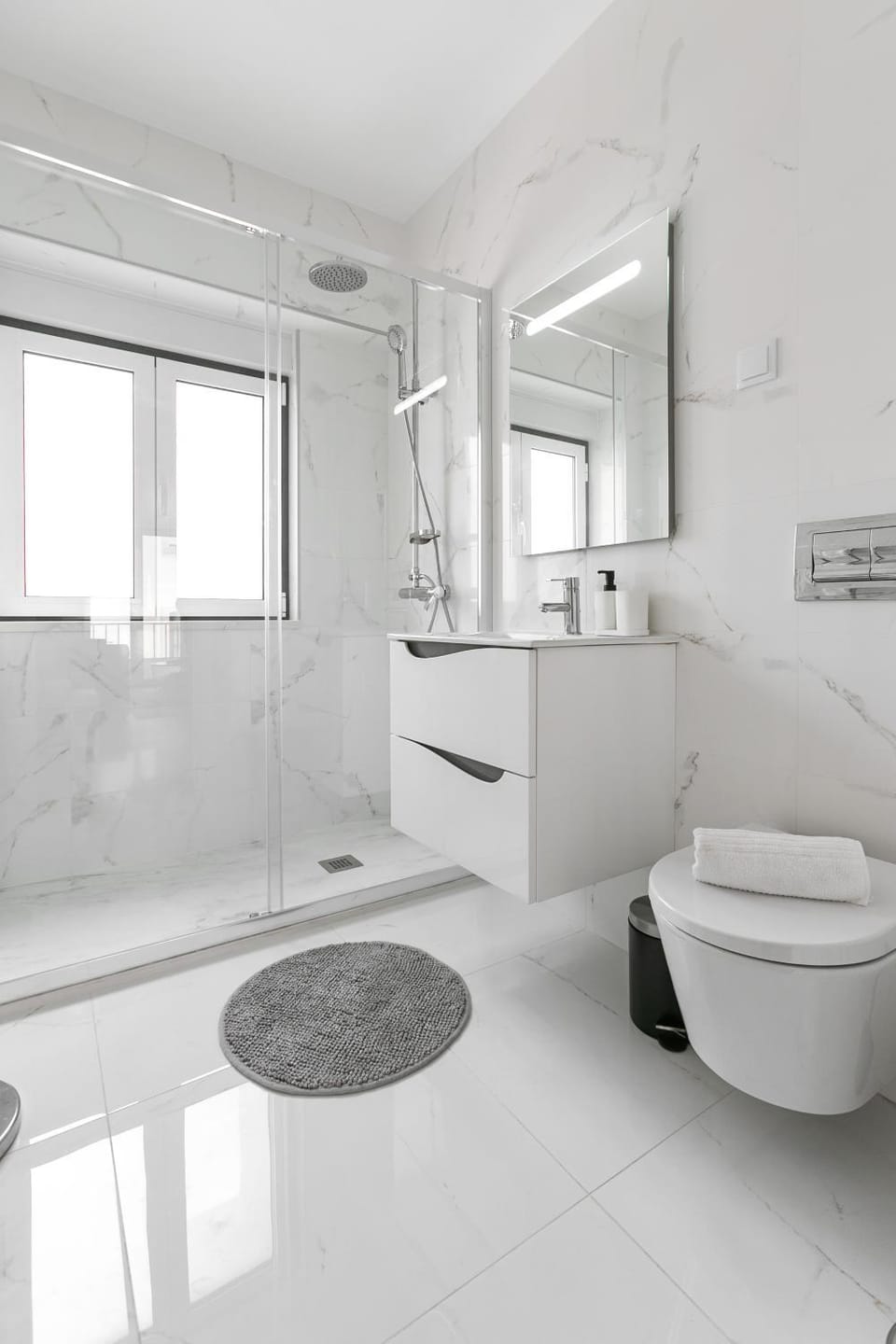Shower, Toilet, Bathroom, towels