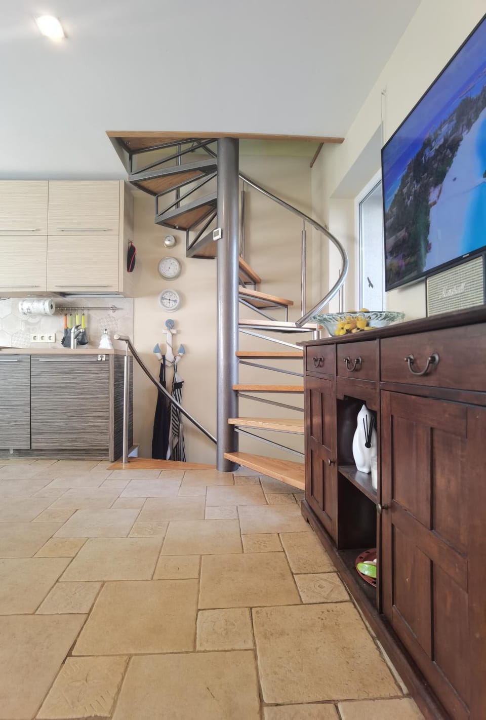TV and multimedia, Kitchen or kitchenette
