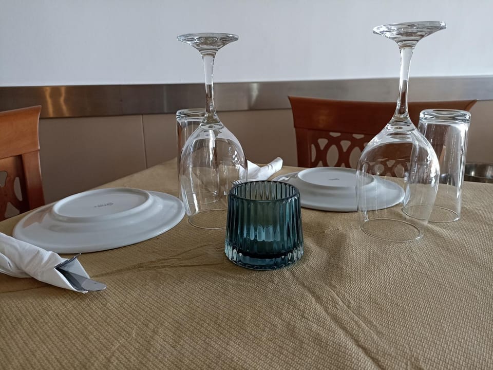 Restaurant/places to eat, Dining area