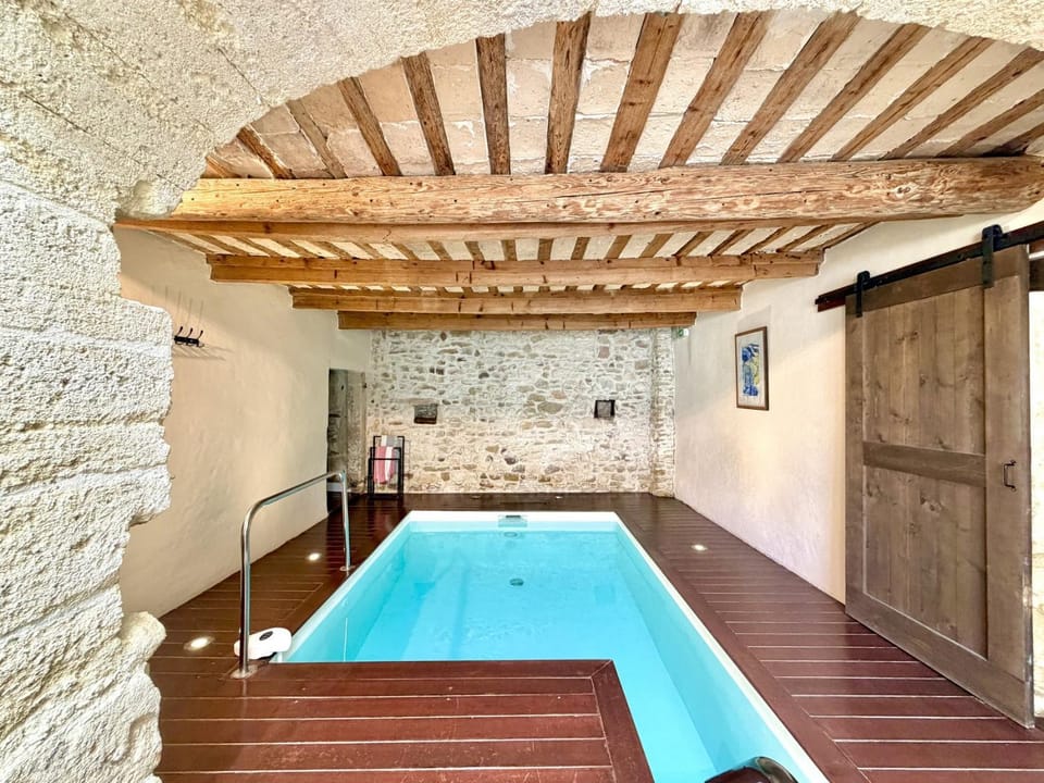 P'TIT COIN PARADIS , SPA JACUZZI PISCINE CHAUFFEE House in Provence