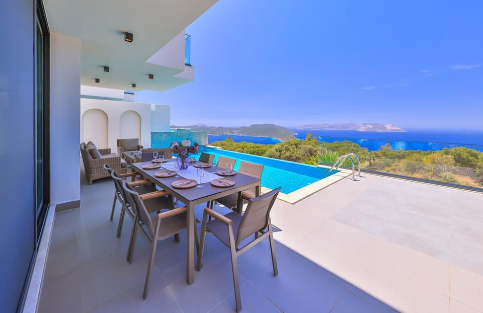 Villa Sky Line - Private Pool - Panoramic Sea View Villa in Antalya Province