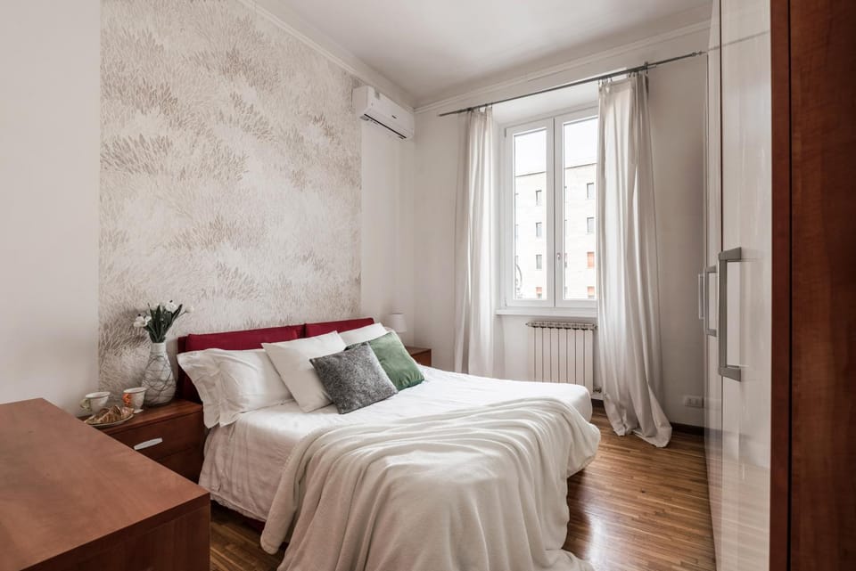 Bedroom, air conditioner