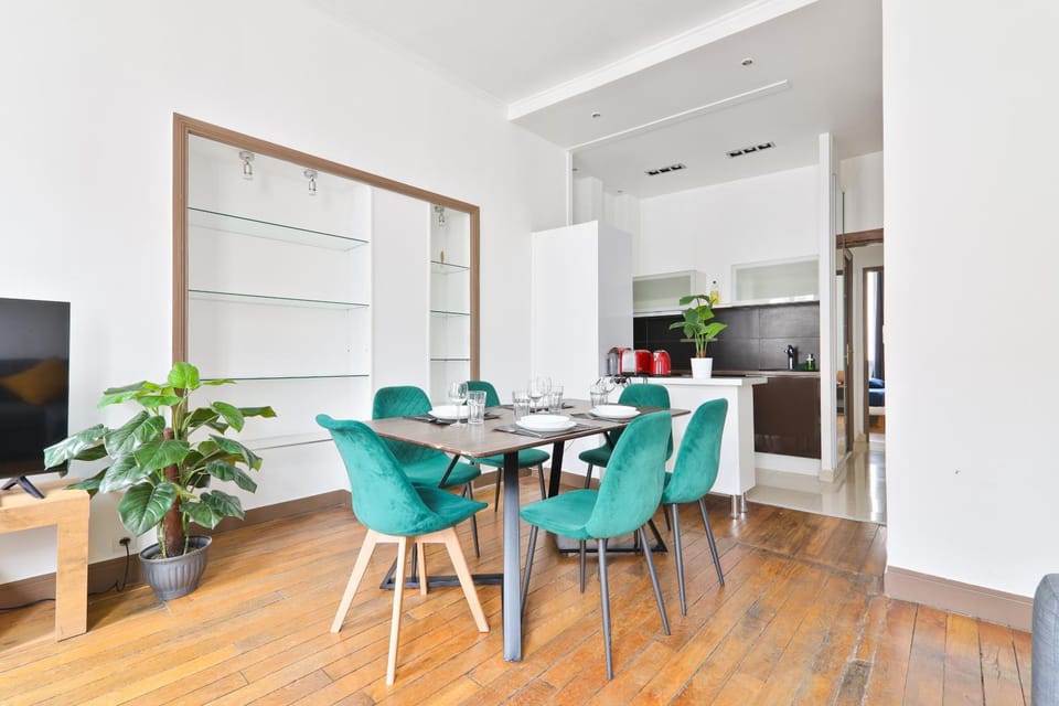 Kitchen or kitchenette, Dining area