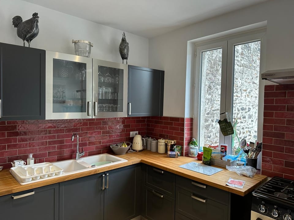 Kitchen or kitchenette