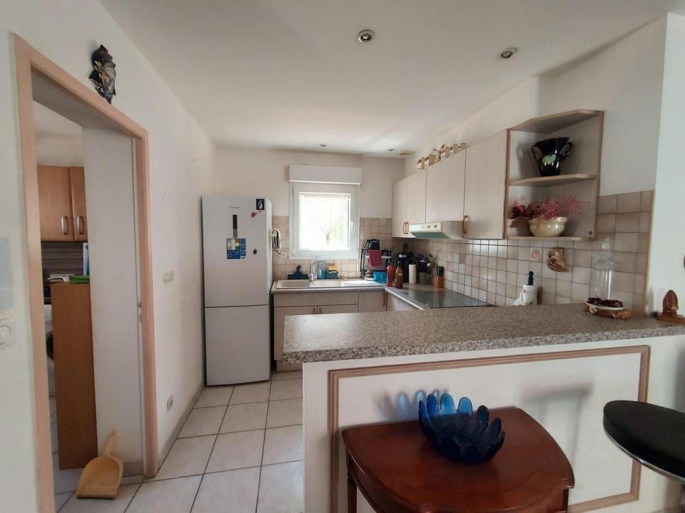Coffee/tea facilities, Kitchen or kitchenette, stove, toaster