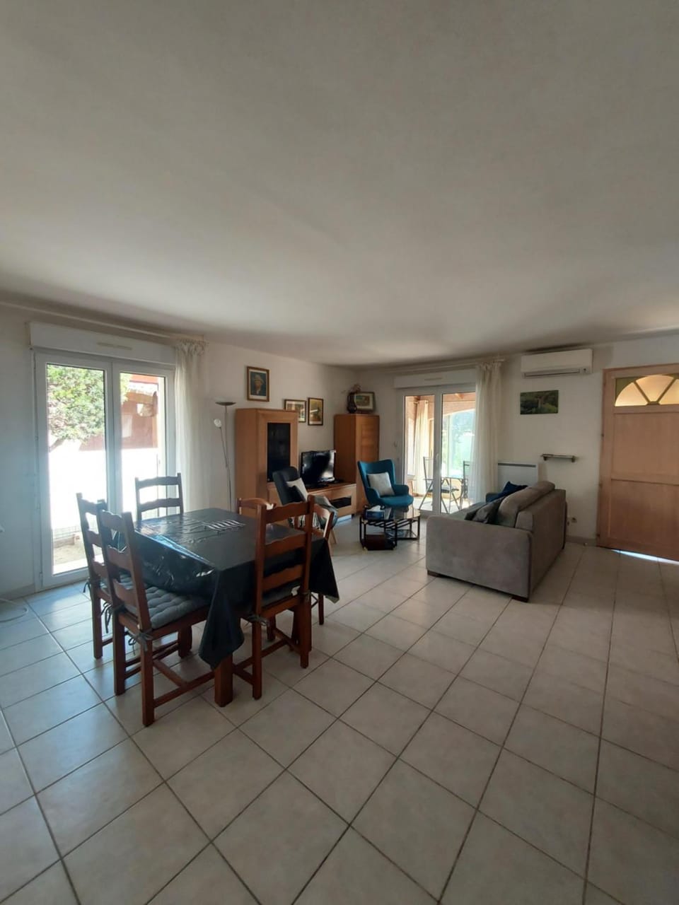 Living room, Dining area