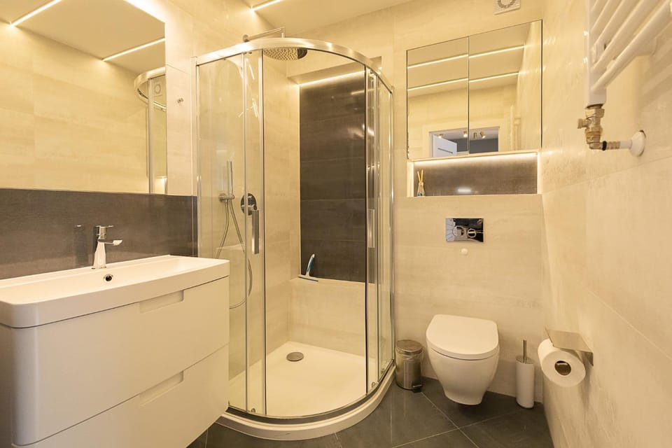 Shower, Toilet, Bathroom