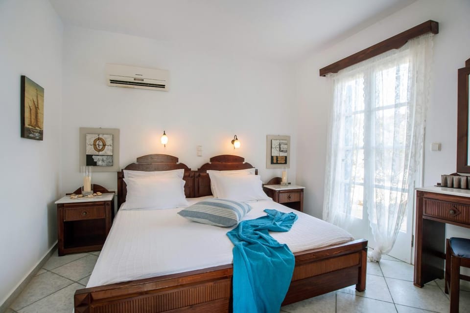 Property building, Living room, Bedroom