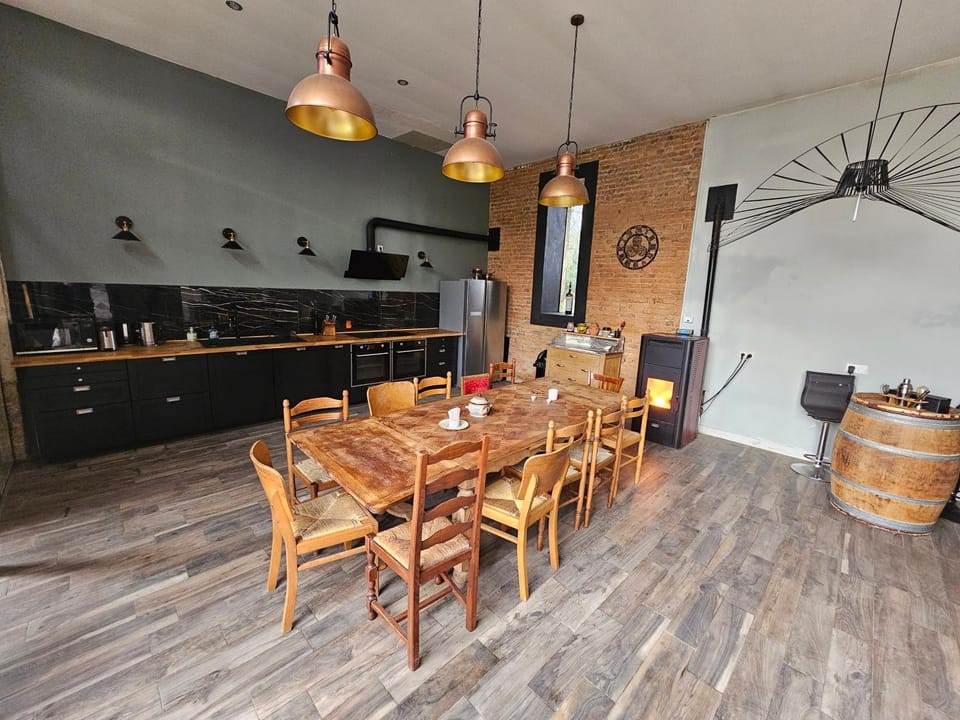 Dining area, kitchen