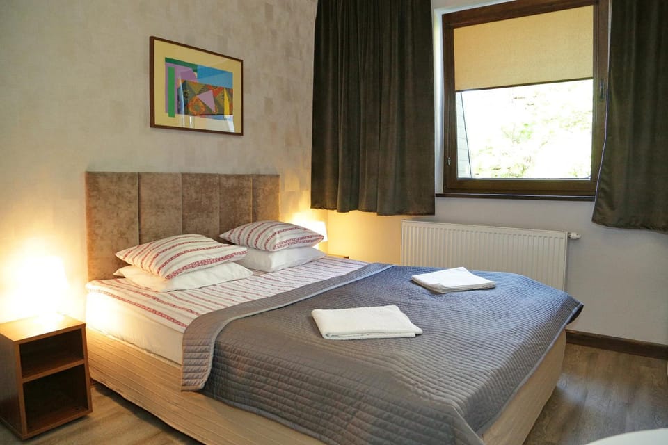 Bed, Photo of the whole room, Bedroom, towels