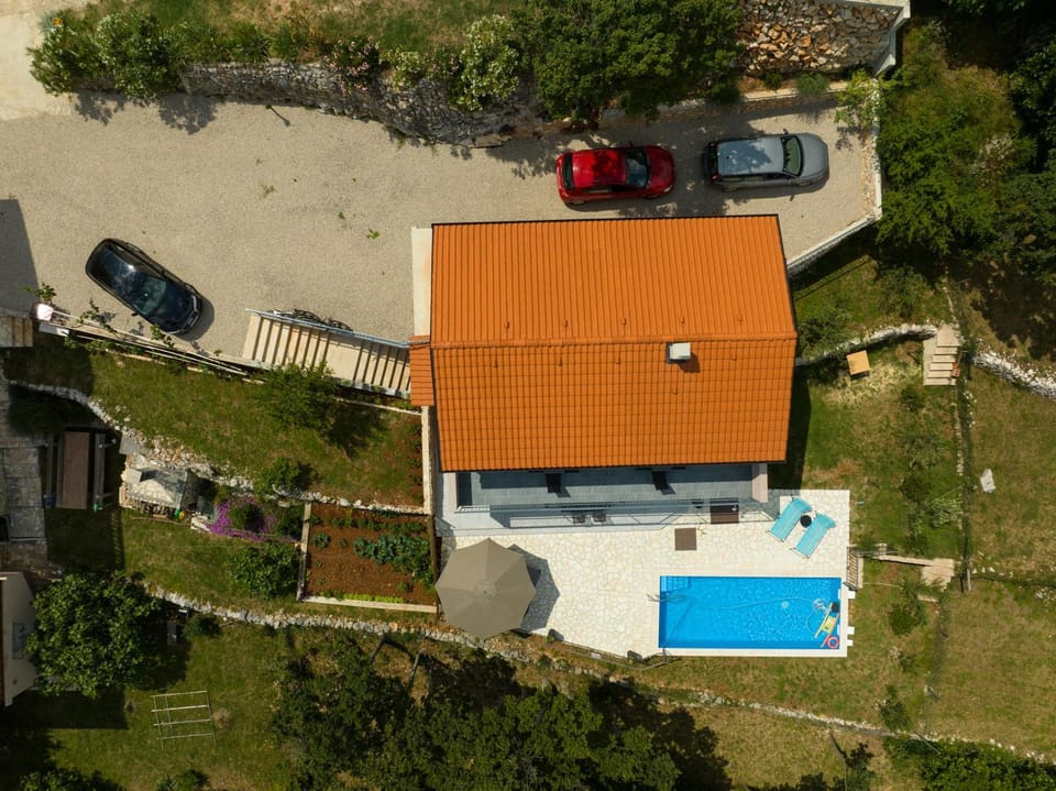 Property building, Day, Bird's eye view, Location, Parking