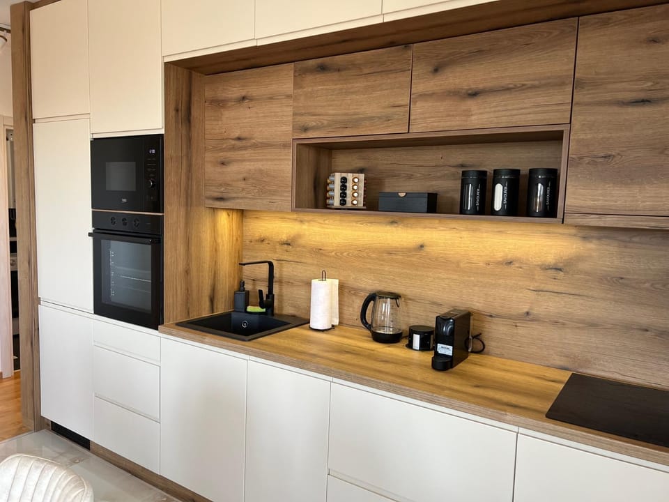 Coffee/tea facilities, Kitchen or kitchenette, kitchen, kitchen