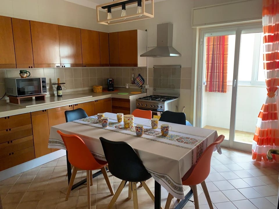 Kitchen or kitchenette, Living room, Dining area, minibar, pet friendly, stove