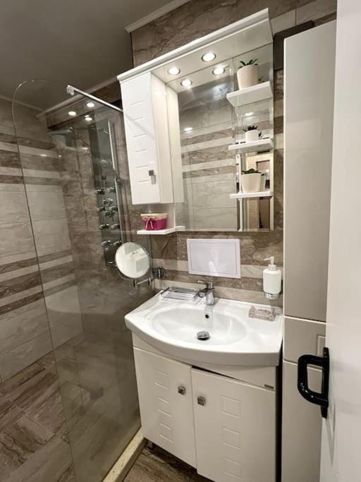 Луксозен апартамент в сърцето на Бургас Apartment in Burgas