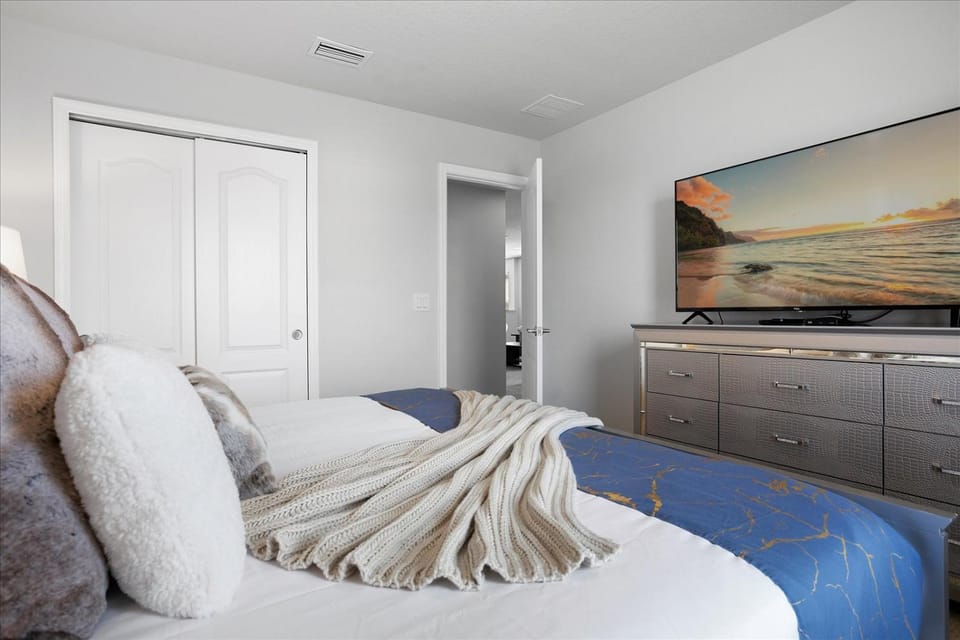 7BR Villa | Pool • BBQ • Resort Amenities • Disney 10 Min Villa in Four Corners