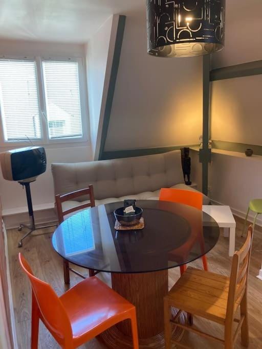 Confort et charme des 70's dans le centre piéton Apartment in Vannes