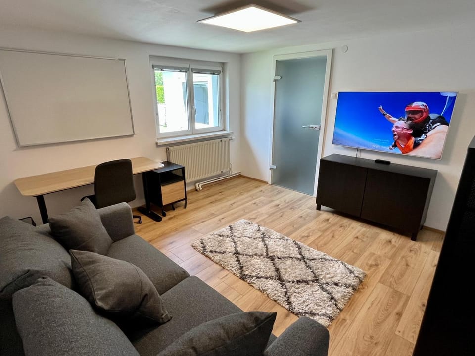 TV and multimedia, Living room, Seating area