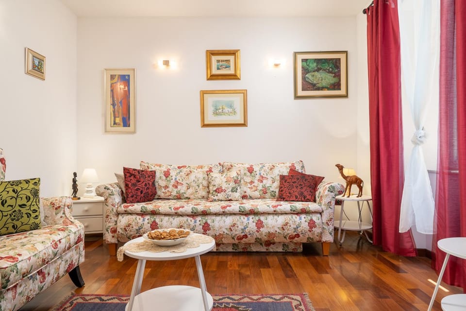 Living room, Seating area