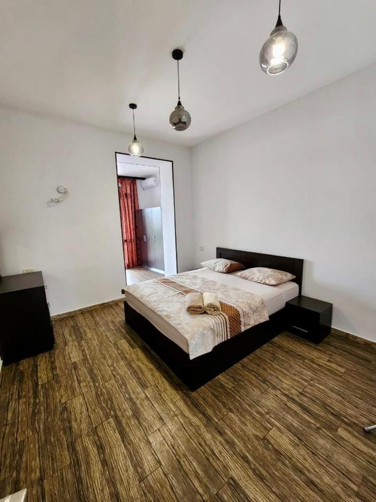 City Center Spacious 3 Bedroom+ 2.5 Bathrooms , Stunning View + Open Balcony For Families and Groups Apartment in Yerevan