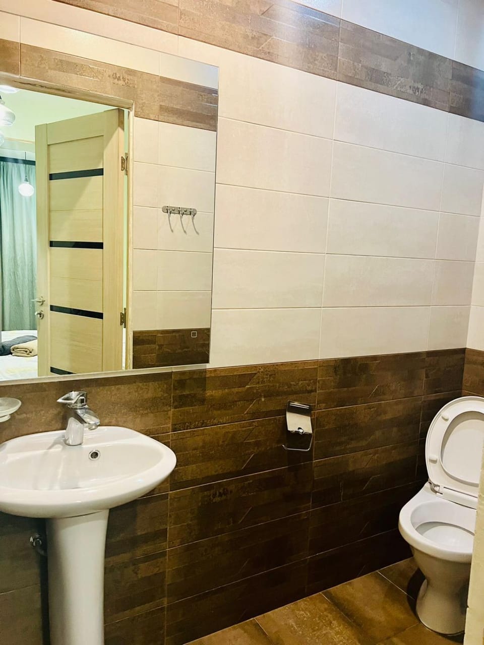 City Center Spacious 3 Bedroom+ 2.5 Bathrooms , Stunning View + Open Balcony For Families and Groups Apartment in Yerevan