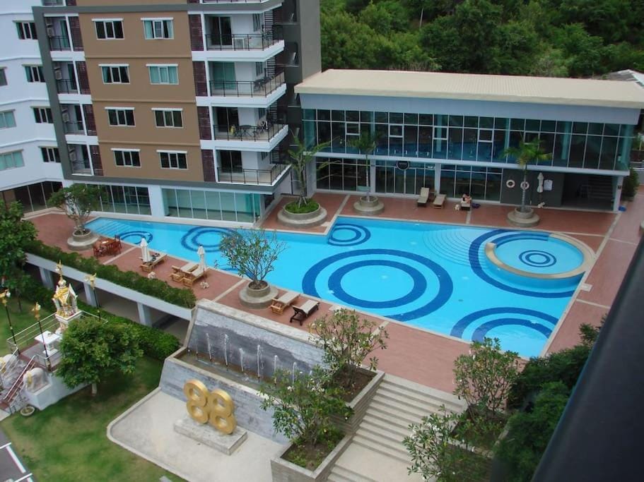 Property building, Day, Swimming pool