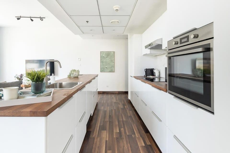 Frank Porter - Bonaire Tower Apartment in Dubai