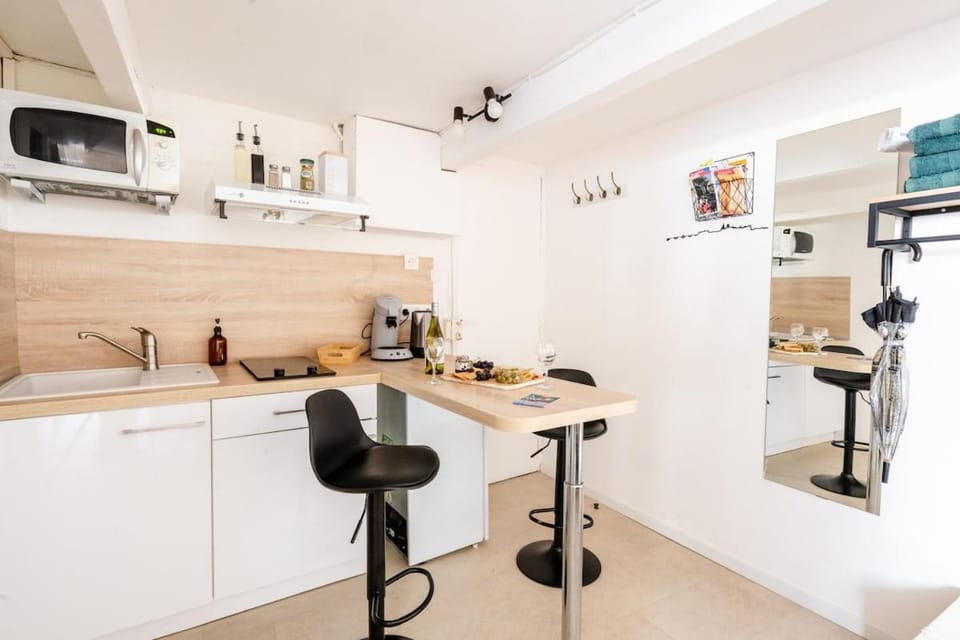 Kitchen or kitchenette, stove