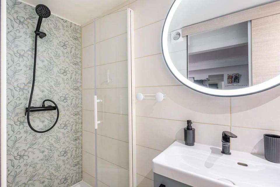 Shower, Bathroom