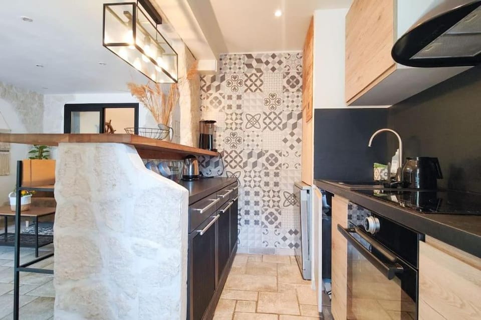 Kitchen or kitchenette, pet friendly, stove