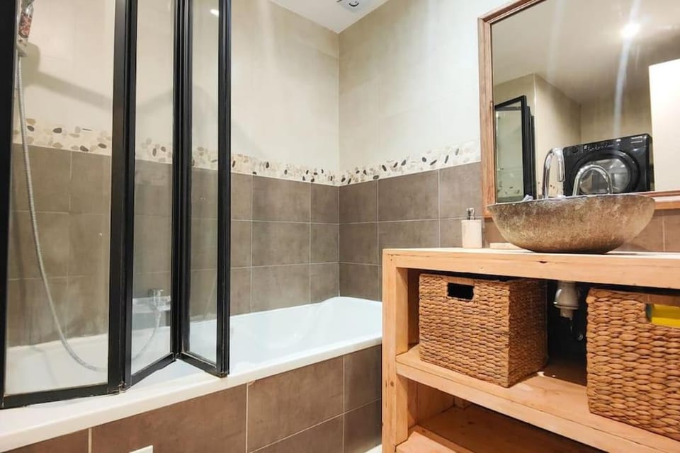 Bathroom, Bath