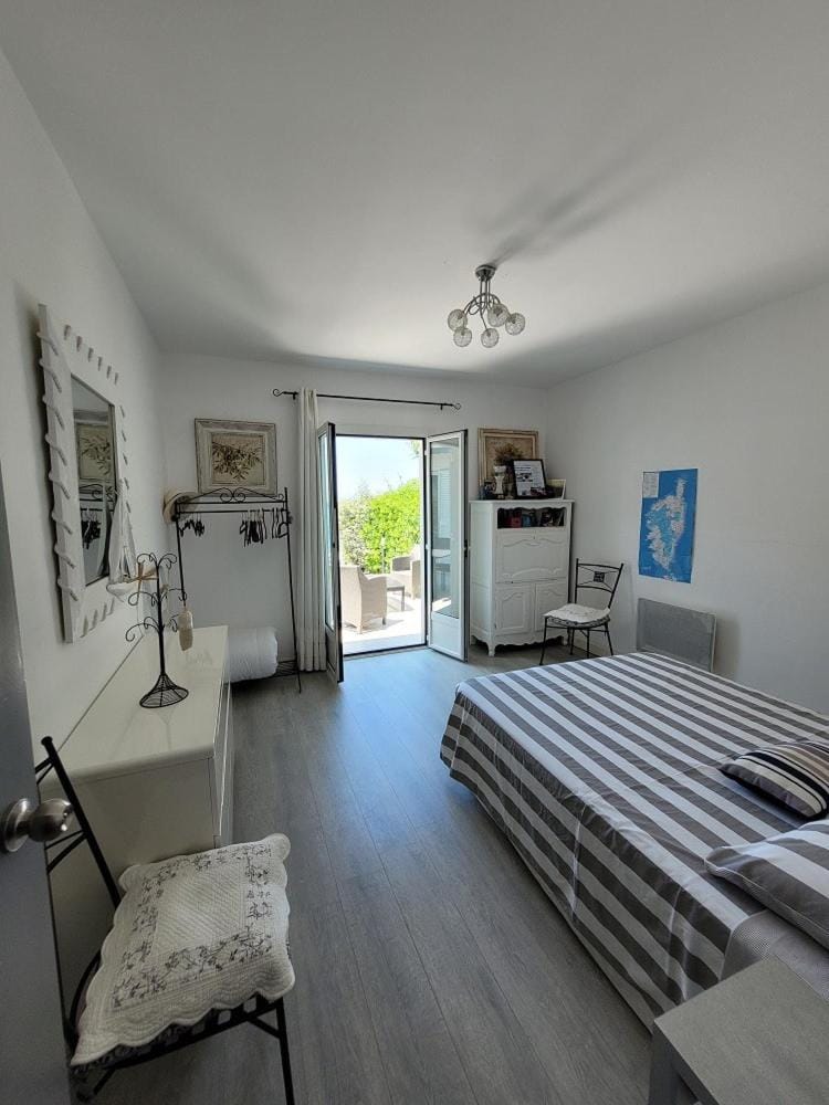 Maison pieds dans l eau St Florent House in Saint-Florent