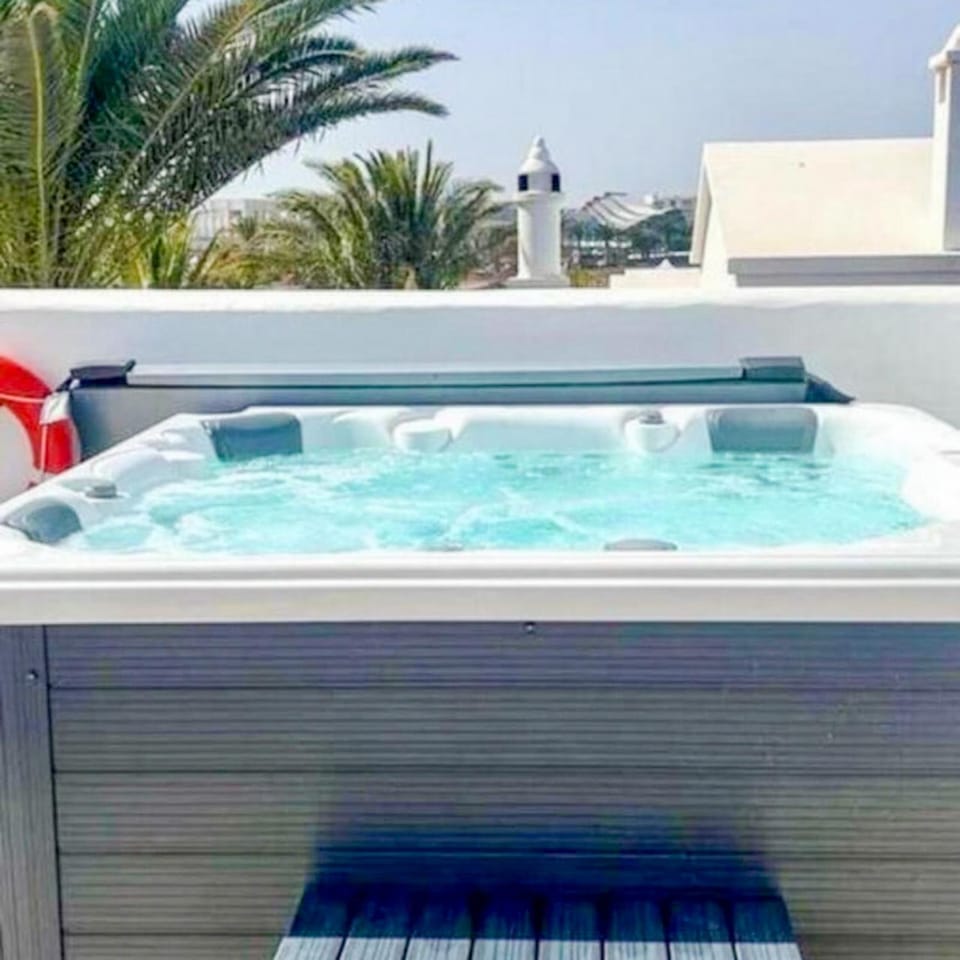 Shower, Off site, Hot Tub, Hot Tub, Garden view, Landmark view, internet, towels