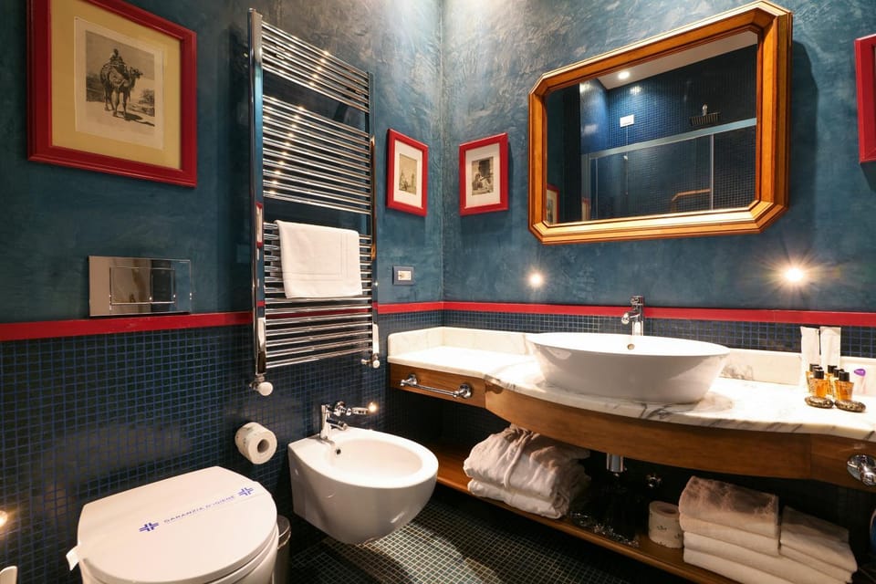 Toilet, Bathroom, towels