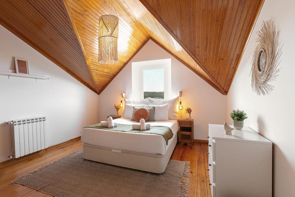 Bed, Decorative detail, Bedroom, internet, towels