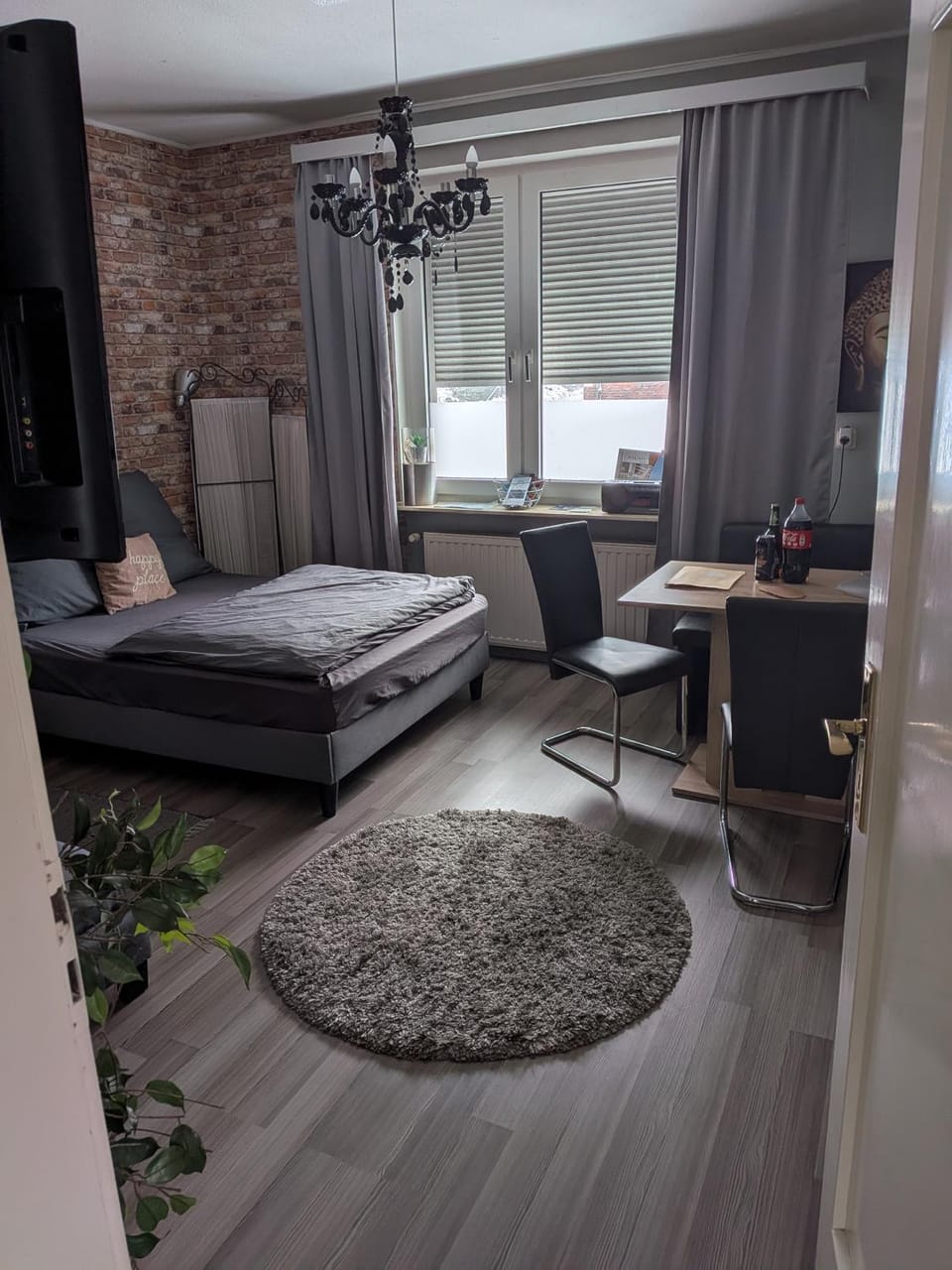 Bed, Seating area, Dining area, Bedroom