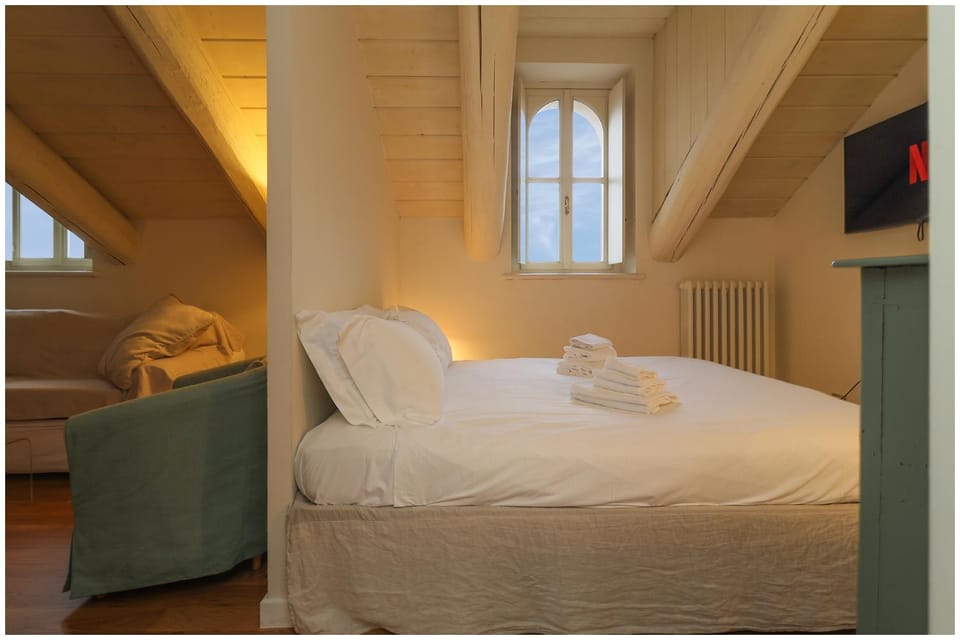 TV and multimedia, View (from property/room), hair dryier, heating, towels, wardrobe, elevator