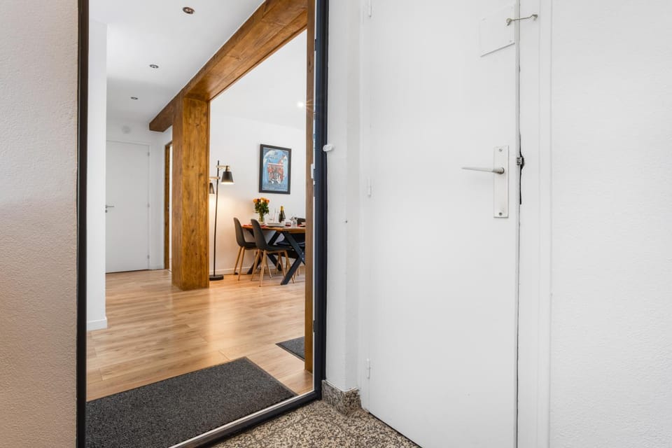 Facade/entrance, Skiing