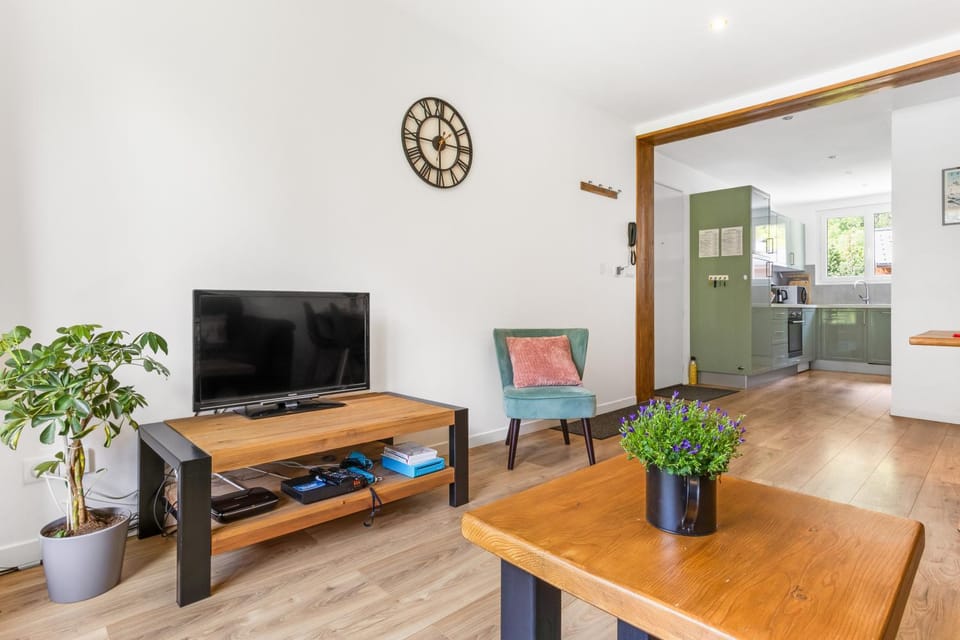 TV and multimedia, Kitchen or kitchenette, Living room, Seating area, Dining area, Evening entertainment
