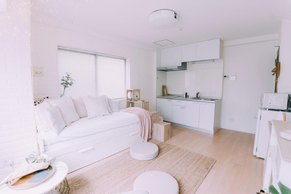 Bed, Kitchen or kitchenette, Living room, Photo of the whole room, Seating area