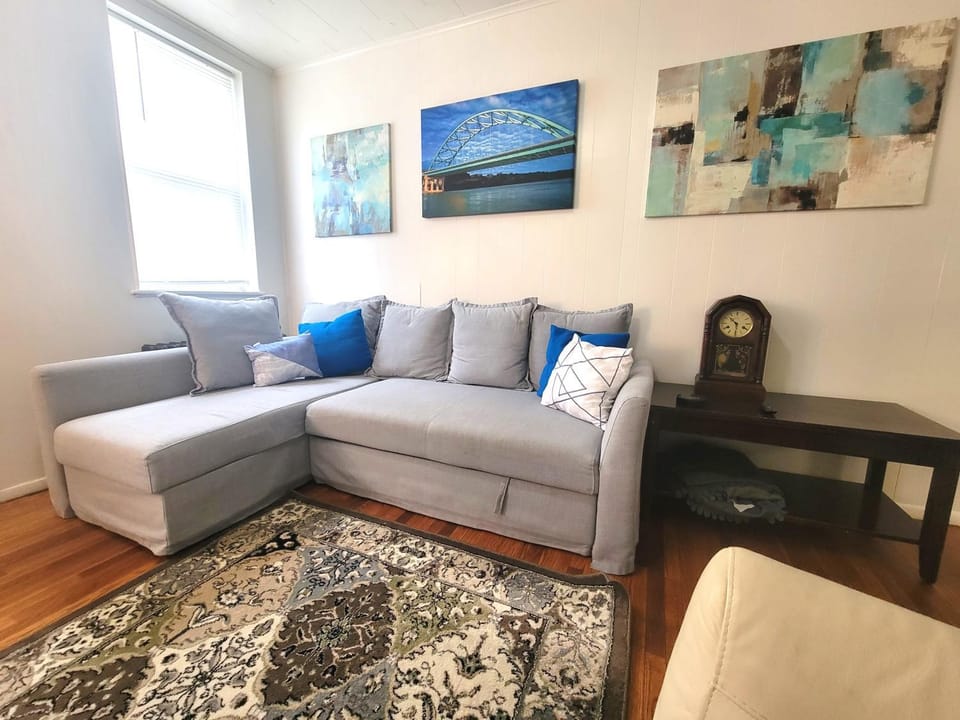 Urban Oasis - 3BR 2BA - City View- Private Parking Apartment in Pittsburgh