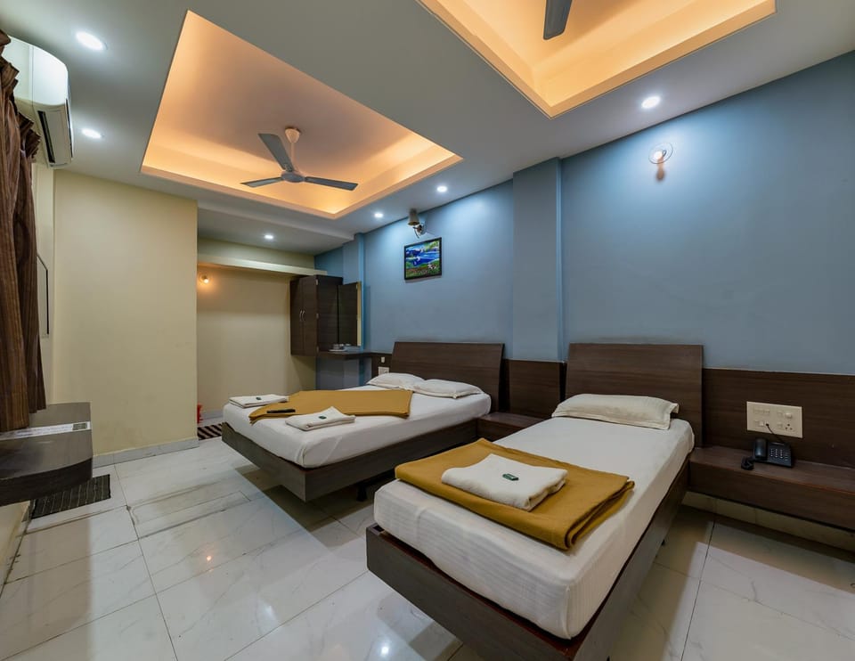 Bed, Photo of the whole room, Bedroom, air conditioner
