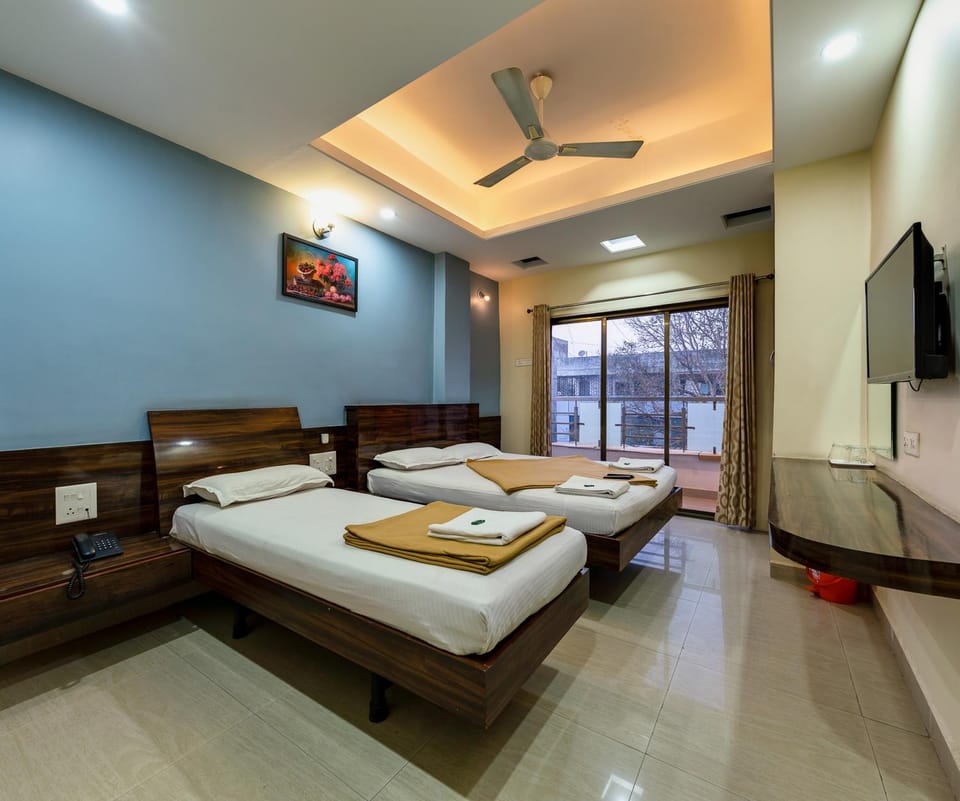 TV and multimedia, View (from property/room), Photo of the whole room, fireplace, air conditioner