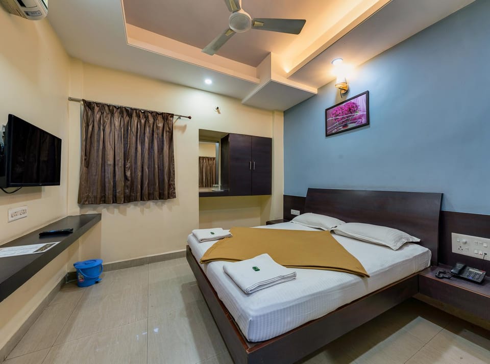 TV and multimedia, Photo of the whole room, fireplace, air conditioner