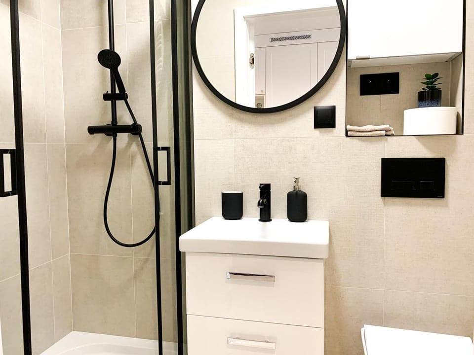 Shower, Bathroom