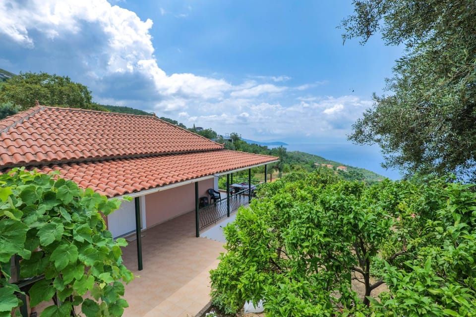 Gurra room's Vacation rental in Vlorë County, Albania