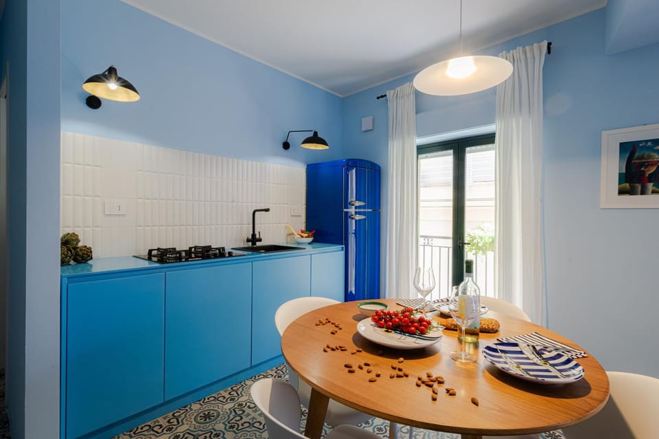 Kitchen or kitchenette, Dining area, stove