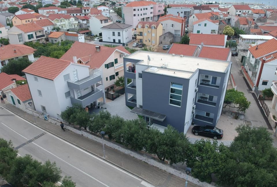 Property building, Neighbourhood, Bird's eye view, City view, Location