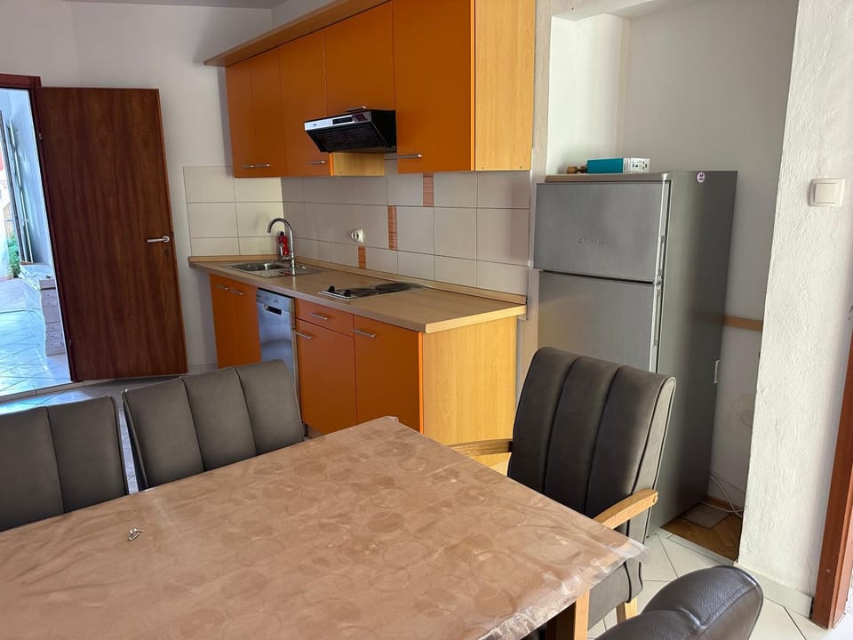 Villa M, App 4 - 6 persons direct on the seaside, 1st floor Apartment in Zadar County