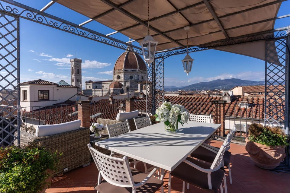 Property building, Day, Natural landscape, Balcony/Terrace, City view